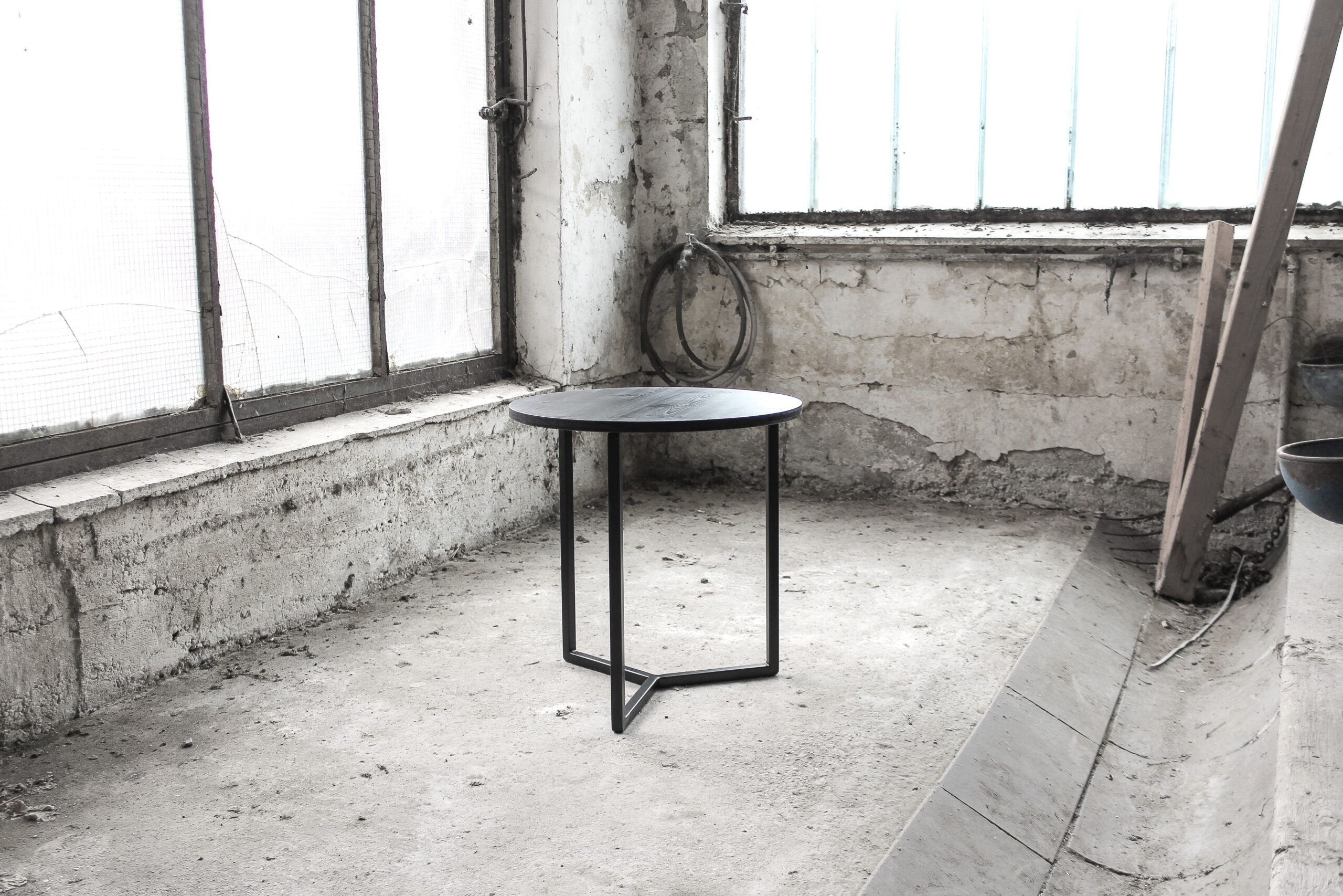 Prototype of a table in an abandand building
